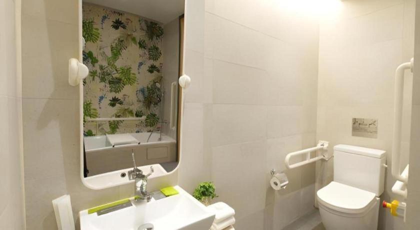 Hotel Ease Access - Lai Chi Kok Hong Kong Exterior photo